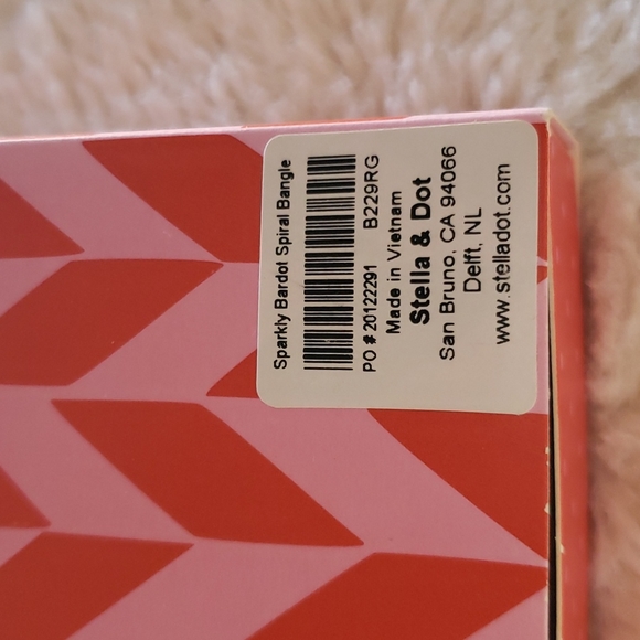 Stella & Dot Sparkly Bardot Spiral Bangle bracelet. Like new with box. - Picture 6 of 7